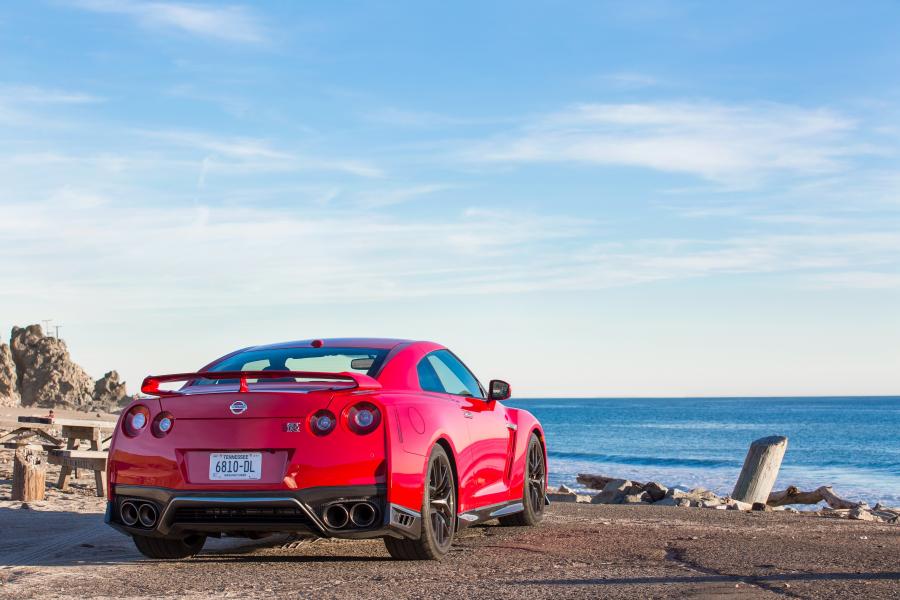  Nissan GT-R 2016 года  (US) (фото 4 из 57)